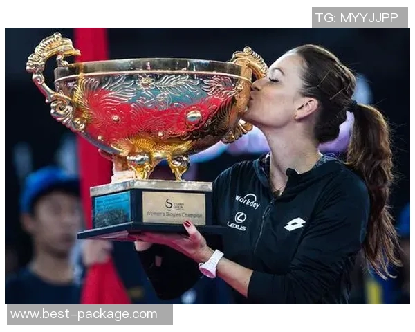 李娜与莎拉波娃的巅峰对决：网球场上的传奇之战与时代印记